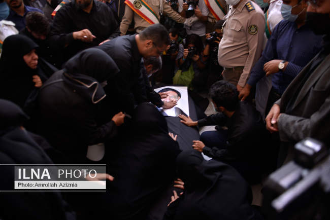 خاکسپاری پیکر حجت الاسلام سید محمود دعایی در حرم امام خمینی (ره) 