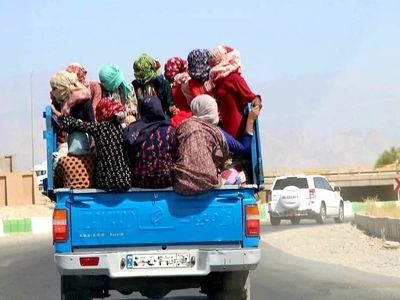 ۹زخمی بر اثر واژگونی وانت‌بار حامل کارگران کشاورزی 