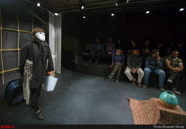 نمایش مسافران در قم به روی صحنه رفت