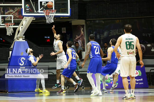 دیدار تیم های بسکتبال طبیعت اسلامشهر و پالایش نفت آبادان