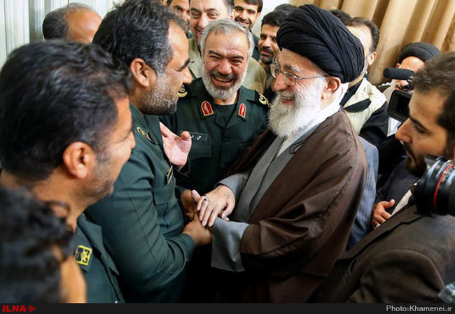 دیدار پاسداران بازداشت کننده نظامیان متجاوز آمریکایی با رهبری