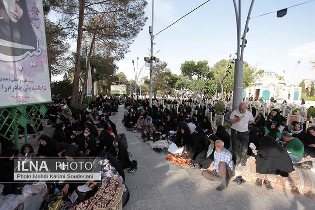 روز عرفه در گلستان شهدای اصفهان