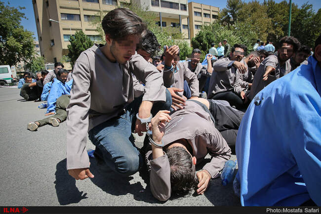 گزارش تصویری از دستگیری سارقان حرفه‌ای، خرده‌فروشان و معتادان متجاهر