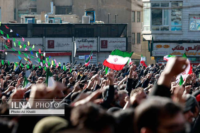 تجمع سوگواران رهبر شهید انقلاب در میدان انقلاب / ٢ 