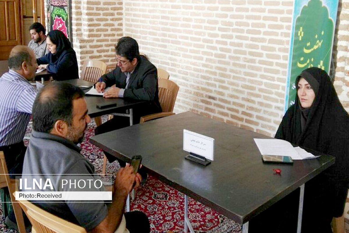 برپایی میز خدمت دفتر امور روستایی قزوین در نماز جمعه