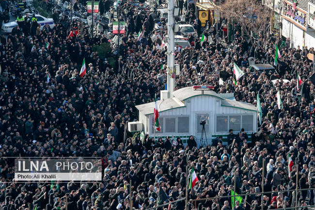 تجمع سوگواران رهبر شهید انقلاب در میدان انقلاب / ٢ 