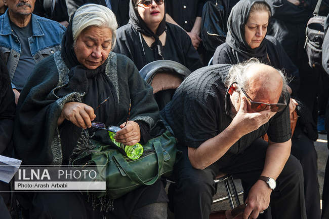 مراسم تشییع پیکر رضا داودنژاد در خانه سینما