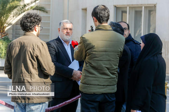 اعضای هیأت دولت در جمع خبرنگاران