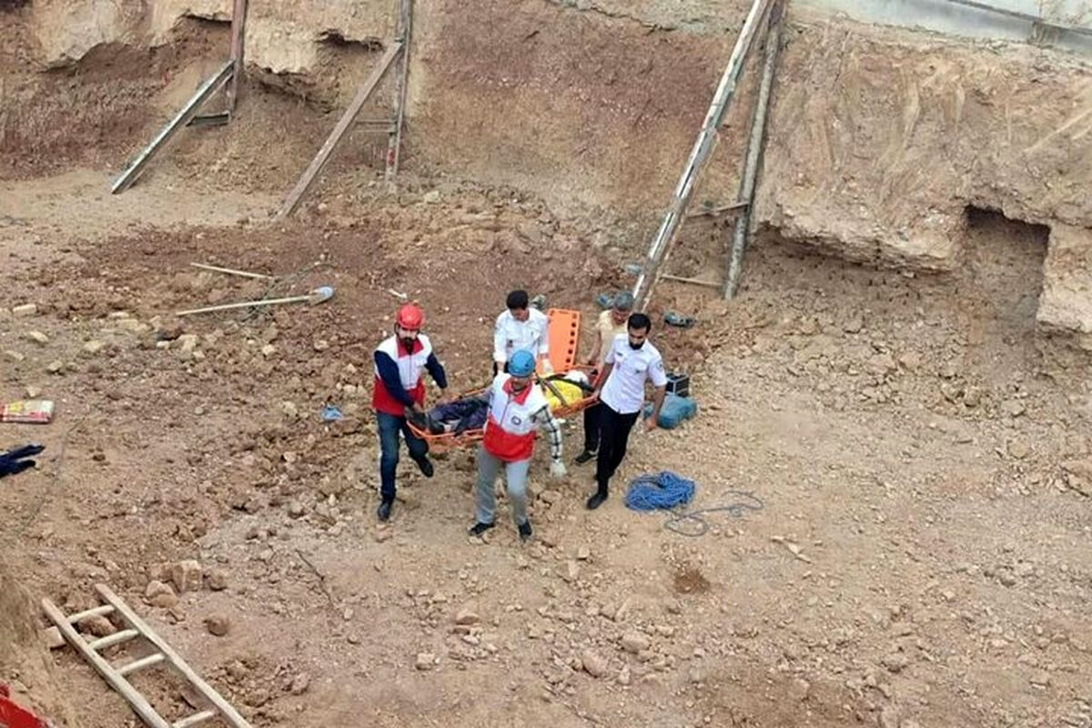 مصدومیت یک کارگر بر اثر سقوط در محل گودبرداری 