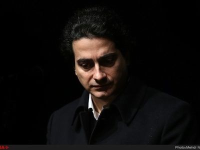 آوازخوانی همایون شجریان در مسیر مشهد برای پدرش+فیلم