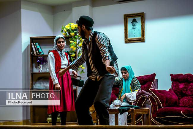 نمایش «جعفرخان از فرنگ برگشته» در دانشگاه زابل