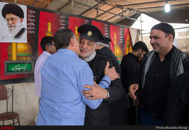 اهداء پرچم حرم امام رضا (ع) به موکب های مستقر در مهران