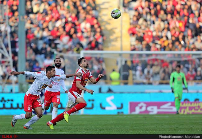 دیدار تیم‌های فوتبال پرسپولیس تهران و تراکتور سازی تبریز