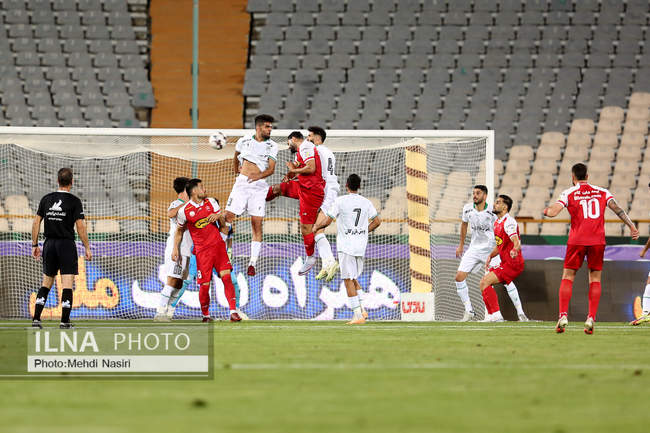 دیدار تیمهای فوتبال پرسپولیس تهران و ذوب آهن اصفهان
