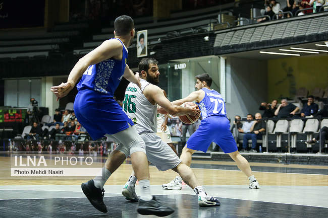 دیدار تیم های بسکتبال طبیعت اسلامشهر و پالایش نفت آبادان