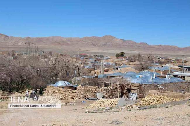 توزیع بسته های معیشتی توسط خادمیاران گلستان شهدا اصفهان