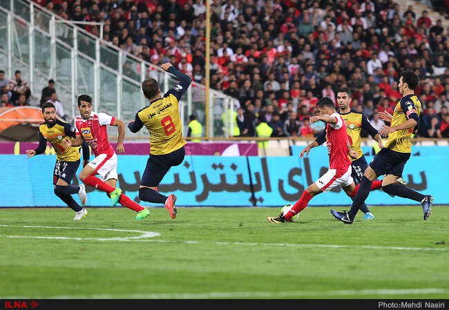 دیدار تیم های پرسپولیس تهران و نفت تهران