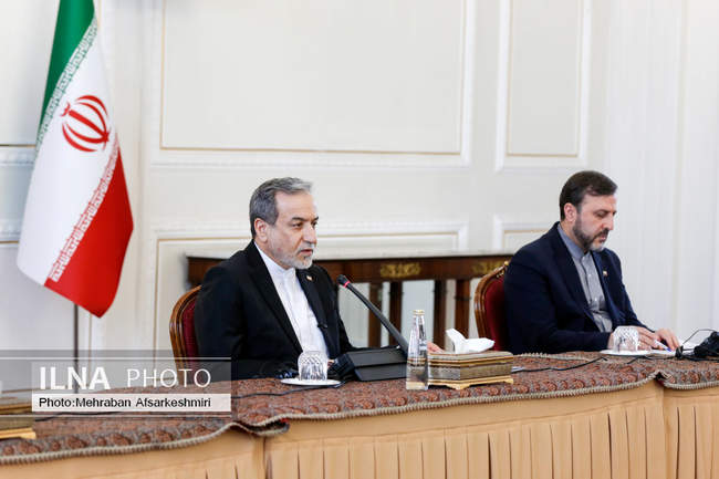 نشست وزیر امورخارجه با سفرا و روسای نمایندگی‌های خارجی و بین‌الملل�