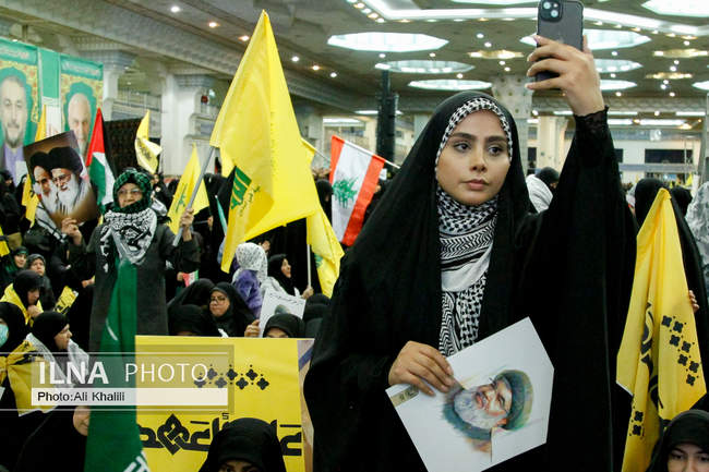 اجتماع مردم تهران همزمان با تشییع شهدای مقاومت