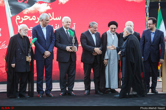 آیین برافراشتن پرچم عزا بر فراز بلندترین سکوی پرچم ایران