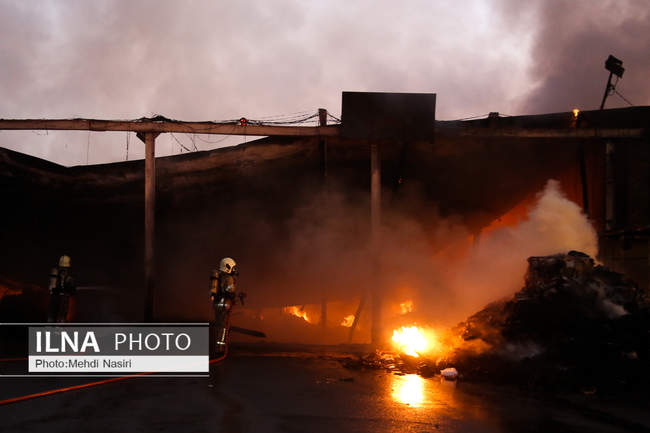 آتش‌سوزی در بارانداز ۱۲ هزار متری در شوش 