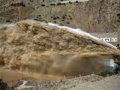 بازگشایی دریچه‌های تخلیه رسوب سد لتیان/ از اتراق و تردد در حاشیه رودخانه جاجرود خودداری کنید