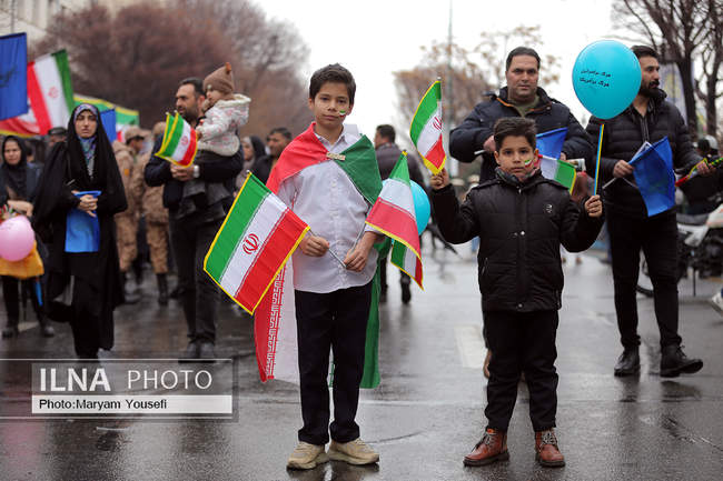 حضور مردم تبریز در راهپیمایی ۲۲ بهمن