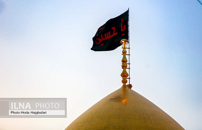 تعویض پرچم گنبد نورانی حضرت فاطمه معصومه سلام الله علیها