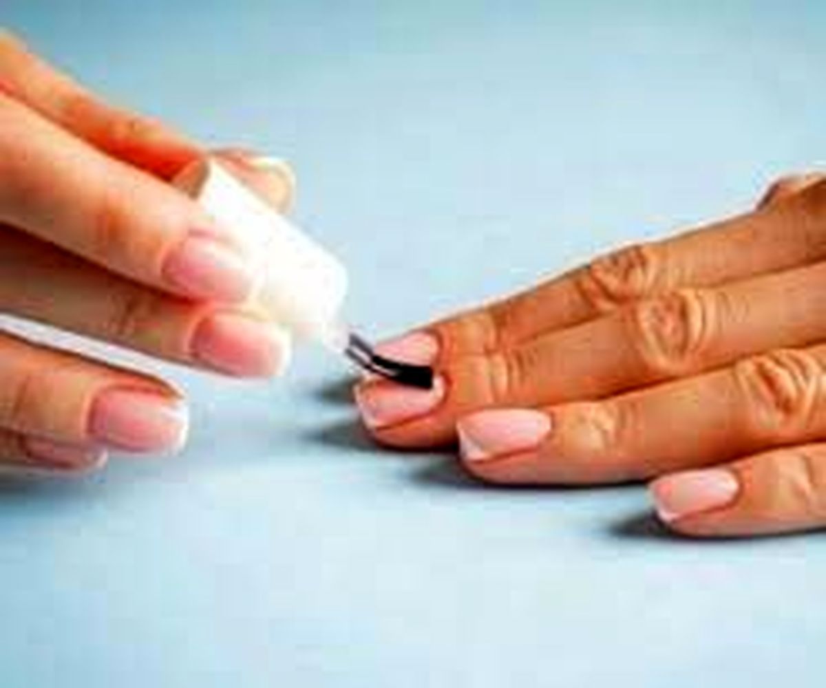 عوارض استفاده از لاک ناخن تاریخ گذشته