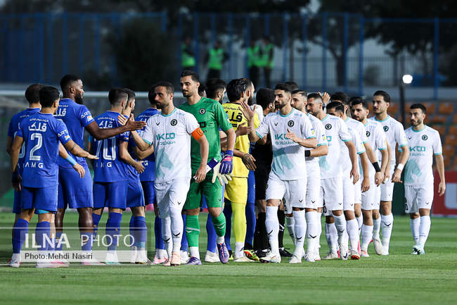 دیدار تیم های فوتبال استقلال تهران و پیکان