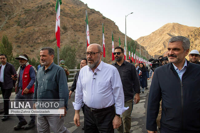 بازدید رئیس بنیاد مستضعفان از باند شرقی فاز ۲ آزادراه تهران شمال