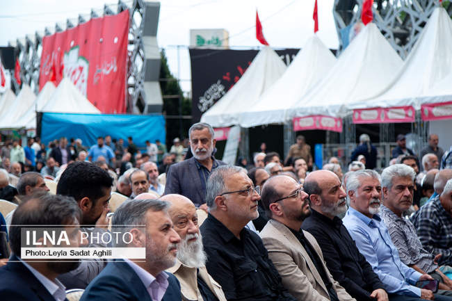 افتتاح نمایشگاه عطر سیب