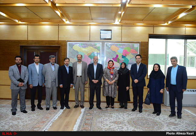 نشست استاندار قزوین با رئیس آسیا و اقیانوسیه شورای جهانی صنایع دستی