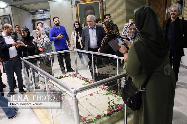 گردشگران نوروزی در مقبرةالشعرا
