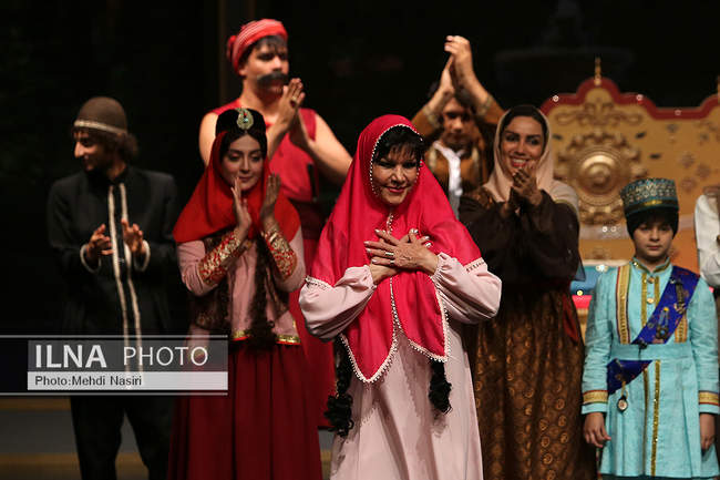 نمایش «باغ شب‌نمای ما» به کارگردانی هادی مرزبان