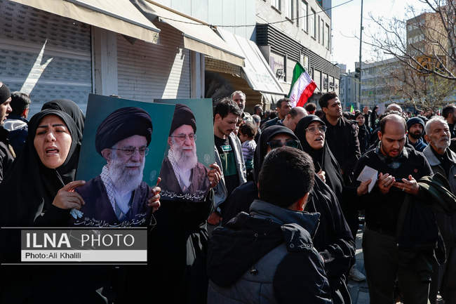 تجمع سوگواران رهبر شهید انقلاب در میدان انقلاب / ٢ 