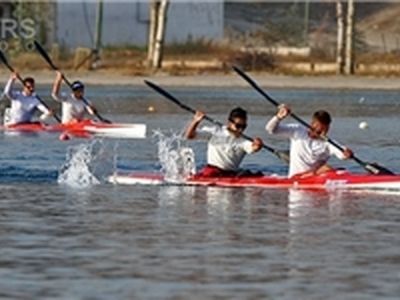 تیم ملی کایاک و کانو بزرگسالان به آب می زنند