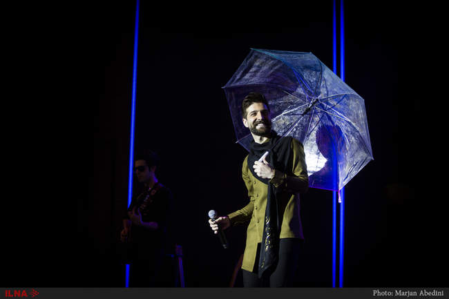 تار نوازی حمید هیراد برای مخاطبان