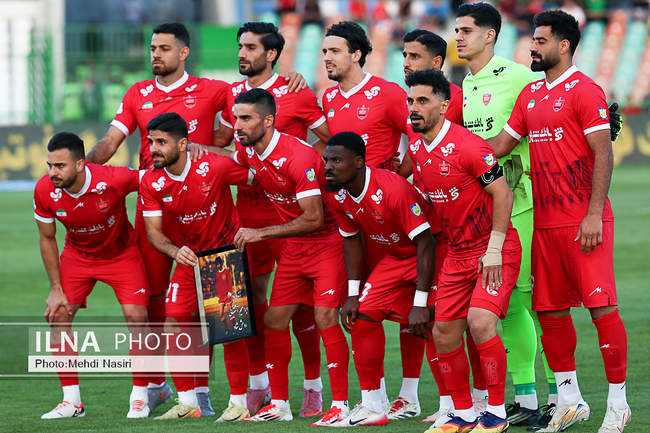 دیدار تیمهای فوتبال پرسپولیس تهران و ذوب آهن اصفهان