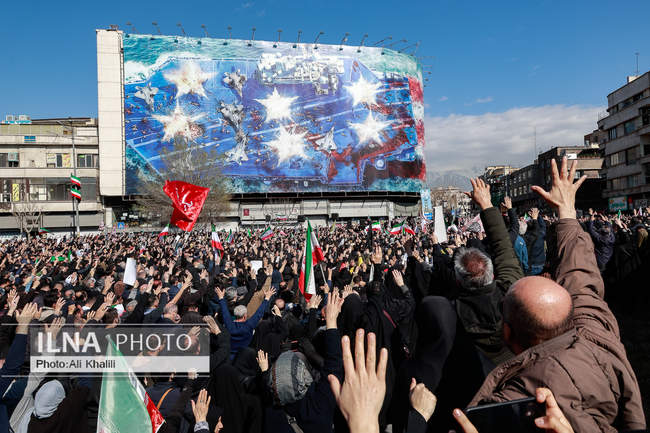 تجمع سوگواران رهبر شهید انقلاب در میدان انقلاب / ٢ 