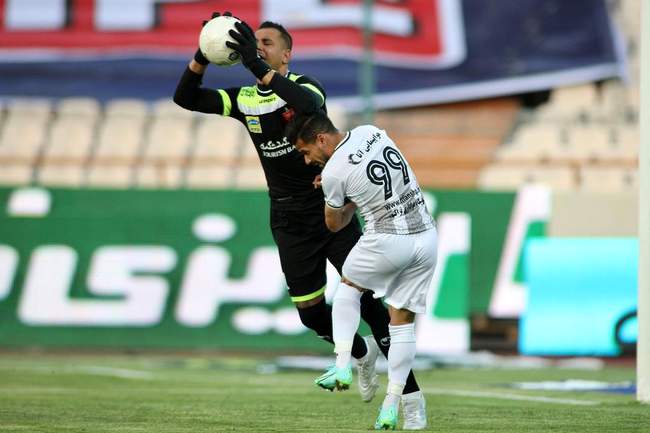 گزارش تصویری از نیمه نخست دیدار پرسپولیس و تراکتور