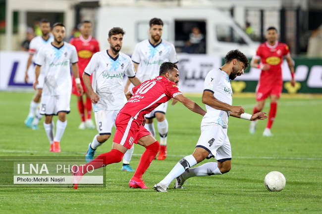 دیدار تیمهای فوتبال پرسپولیس تهران و پیکان