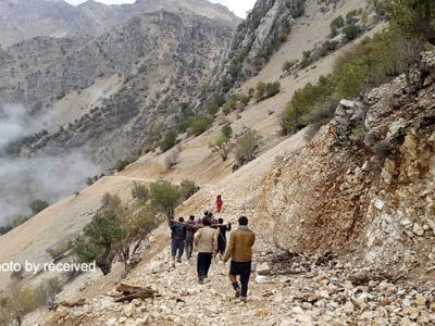 اعزام مشقت بار مادر باردار روستایی در ایذه به بیمارستان/"پَلُم زنگو"، روستایی کوچک با دردهایی بزرگ + فیلم