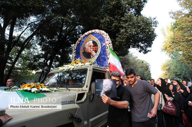 تشییع پیکر استاد فرشچیان در اصفهان