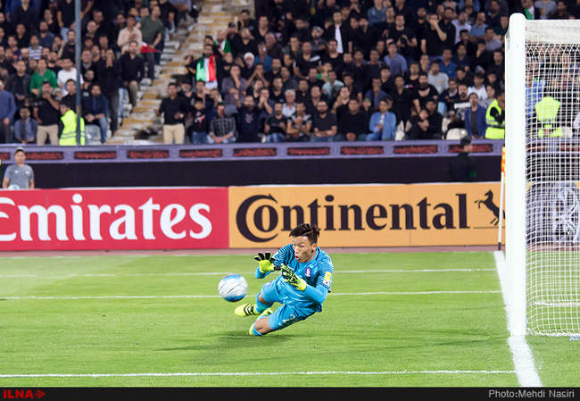 مسابقه فوتبال بین دوتیم ایران و کره جنوبی