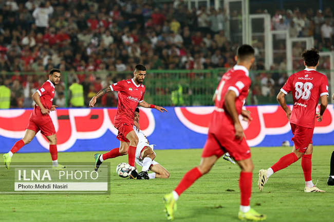 دیدار تیمهای فوتبال پرسپولیس تهران و فولاد خوزستان