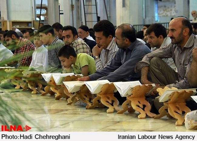 جزء خوانی قرآن کریم با حضورمردم قم در حرم حضرت فاطمه معصومه(س)