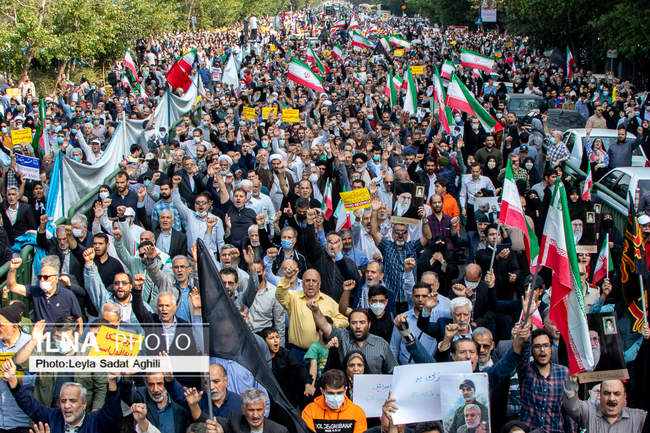 راهپیمایی مردم تهران در محکومیت حمله تروریستی به حرم مطهر احمدبن موس