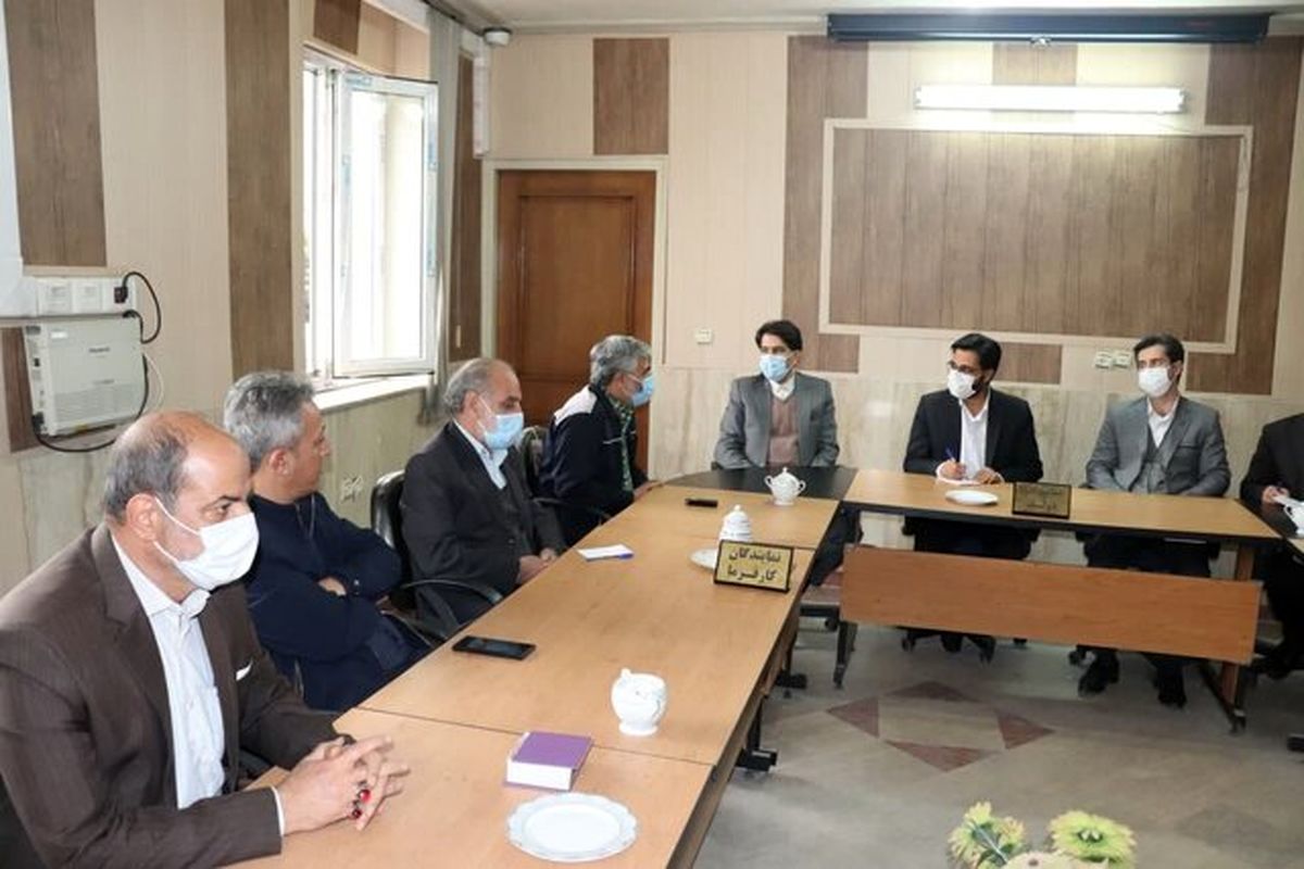 مطالبه‌گری کارگران نباید منجر به اخراج آنان شود/ محدود شدن فعالیت شوراهای اسلامی کار کارخانجات در ساوه