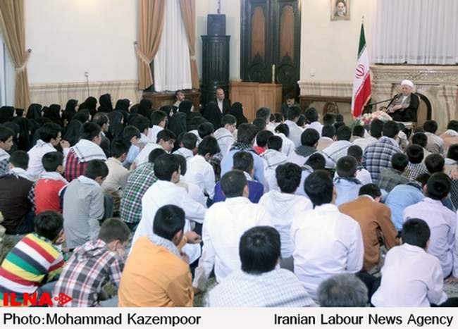 افطار نونهالان با آیت الله هاشمی رفسنجانی